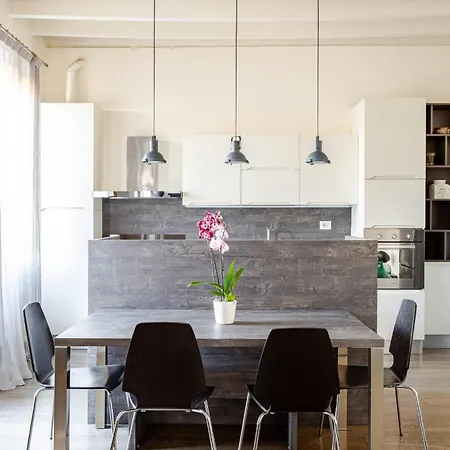 Splendido Trilocale Di Design Apartment Milan
