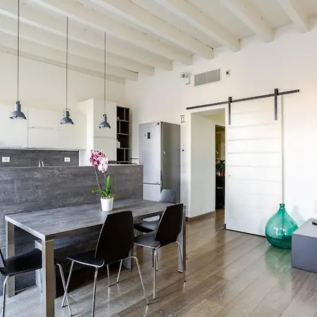 Splendido Trilocale Di Design Apartment Milan